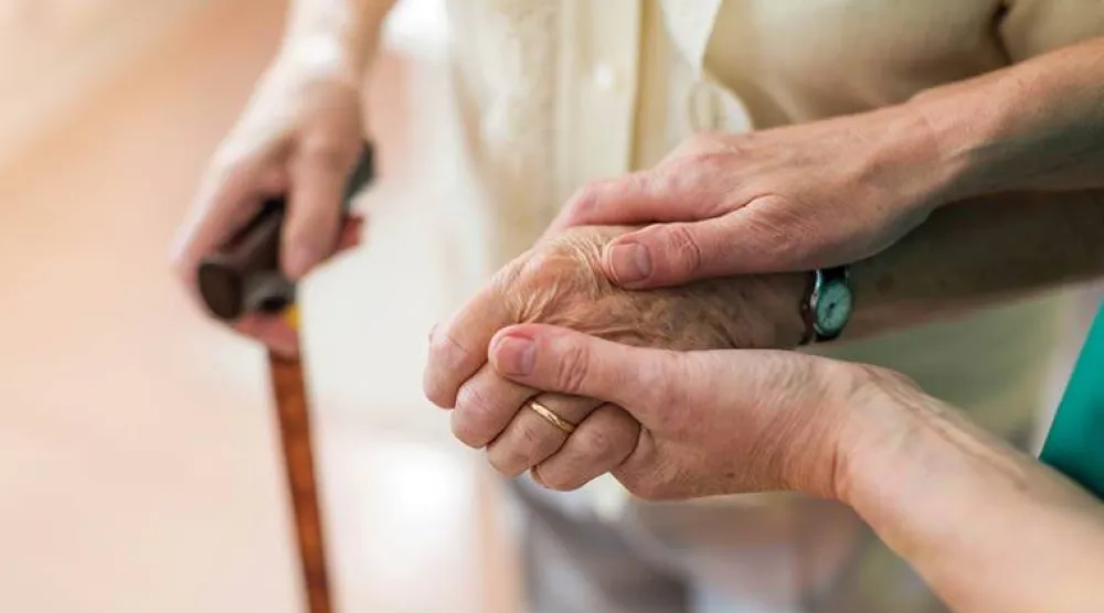 مرض باركنسون يعد سبباً رئيسا للإعاقة حول العالم (أ.ف.ب)