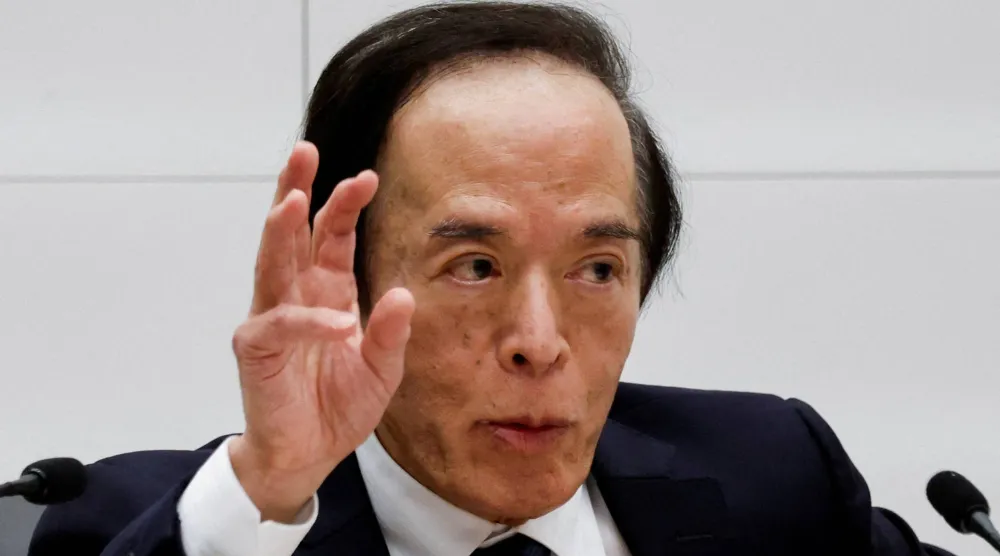 محافظ بنك اليابان كازو أويدا في مؤتمر صحافي سابق بمقر البنك في العاصمة طوكيو (رويترز)