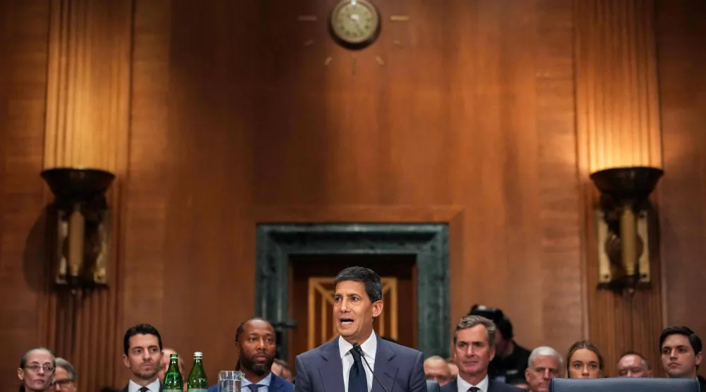 وارش يتحدث خلال جلسة الاستماع أمام لجنة الشؤون المصرفية في مجلس الشيوخ (أ.ف.ب)