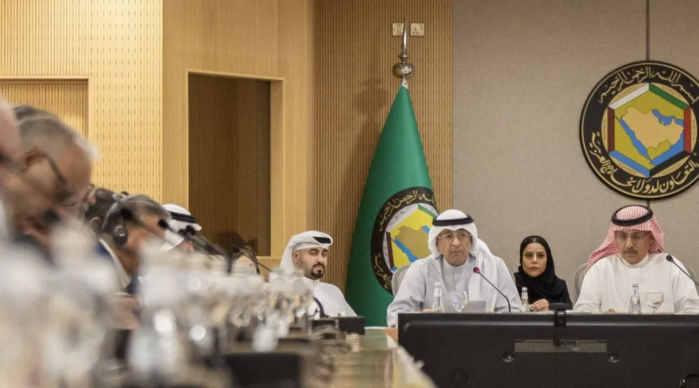 جاسم البديوي خلال حضوره ندوة «علاقات مجلس التعاون مع لبنان» في الرياض بمشاركة سفراء ومسؤولين وخبراء (واس) 