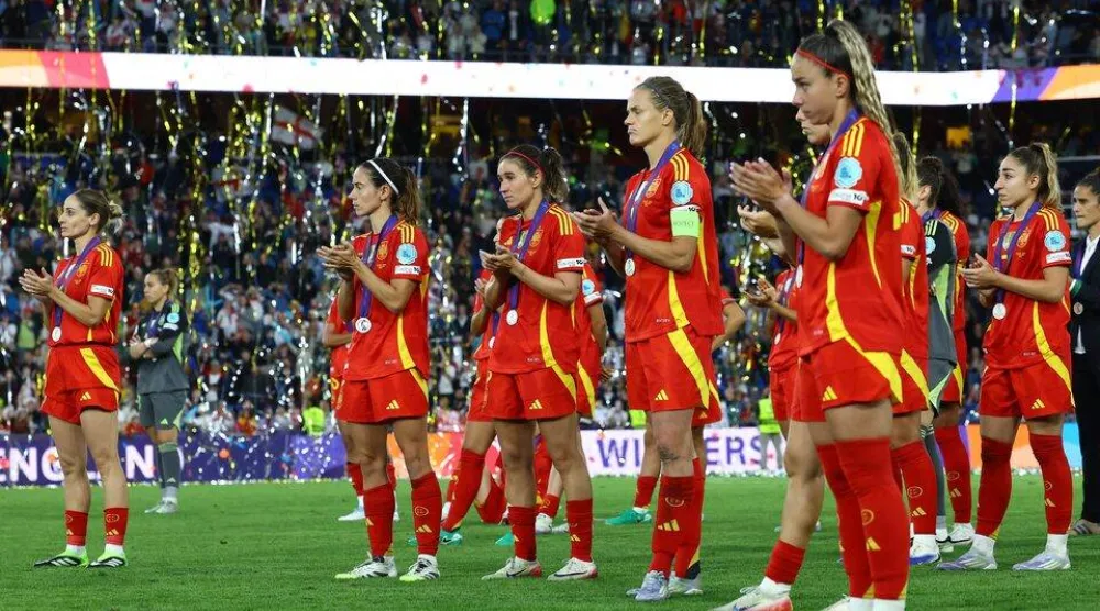 سيدات إسبانيا في صدارة التصنيف العالمي (رويترز)