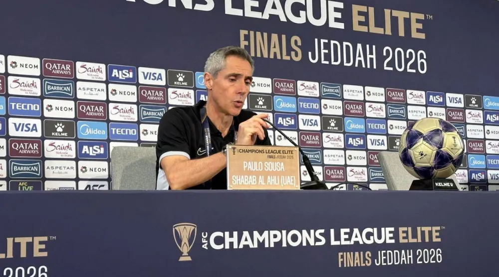 البرتغالي باولو سوزا مدرب فريق شباب الأهلي (الشرق الأوسط)