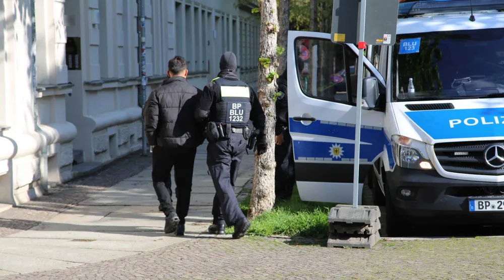 الشرطة خلال مهمة بمدينة لايبزيغ الألمانية 21 أبريل 2026 (د.ب.أ)
