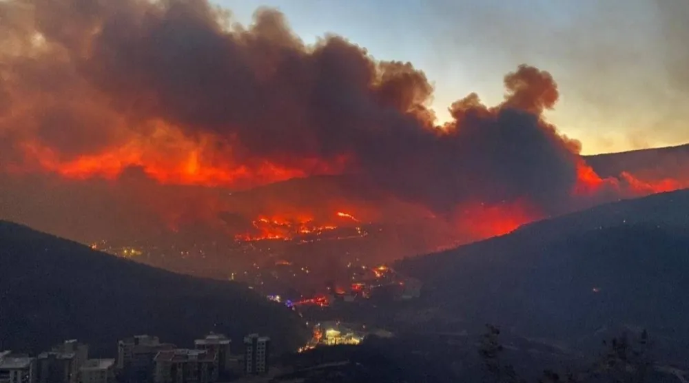 جانب من حرائق غابات في إزمير (إكس)