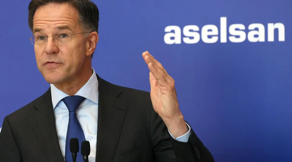 الأمين العام لحلف شمال الأطلسي مارك روته خلال كلمة في شركة «أسيلسان» للدفاع ضمن زيارته الرسمية لتركيا (أ.ف.ب)