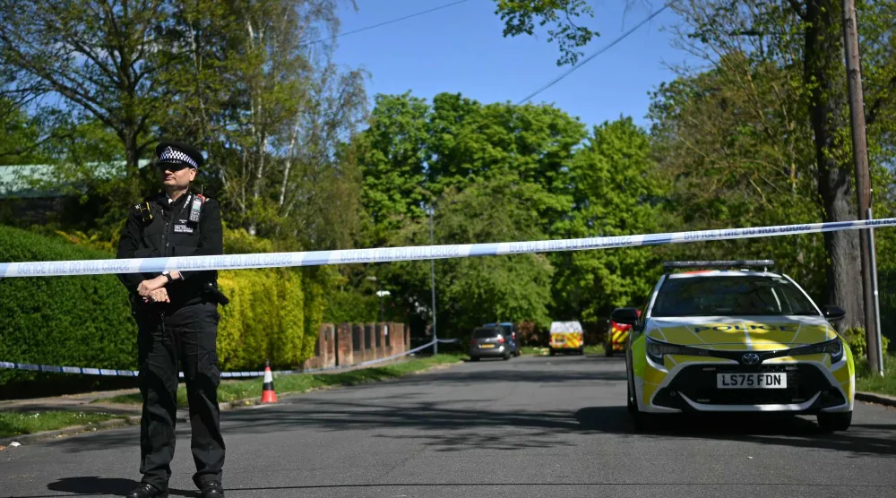 من الإجراءات الأمنية قرب كنيس يهودي بشمال غربي لندن (أ.ف.ب)