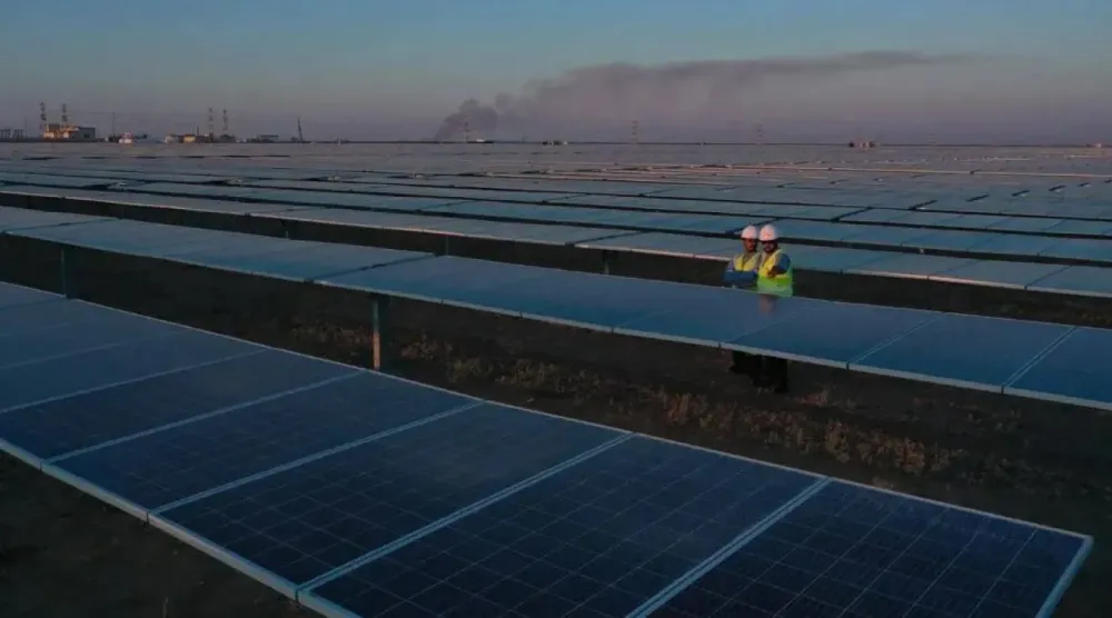 (foto altı) Suudi Arabistan’daki güneş enerjisi santrallerinden biri (SPA)