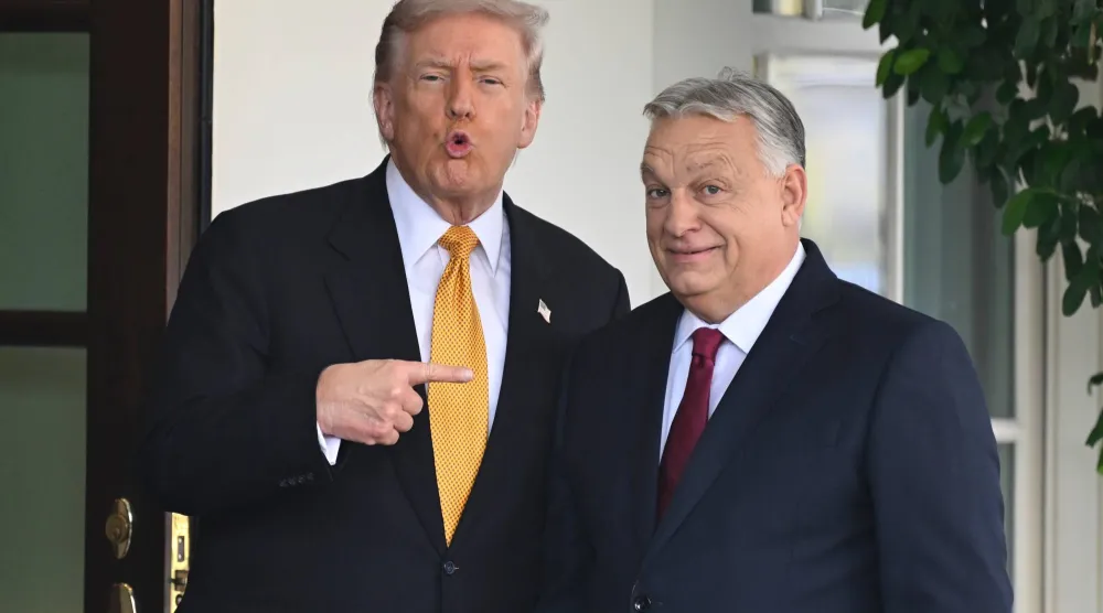 الرئيس الأميركي دونالد ترمب يستقبل رئيس الوزراء المجري فيكتور أوربان في البيت الأبيض يوم 7 نوفمبر 2025 (أ.ب)