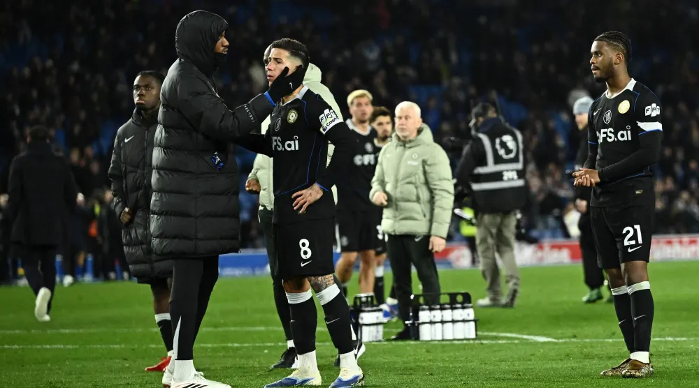 تلقى تشيلسي ضربة قاسية لآماله بالمشاركة في دوري أبطال أوروبا الموسم المقبل (رويترز)