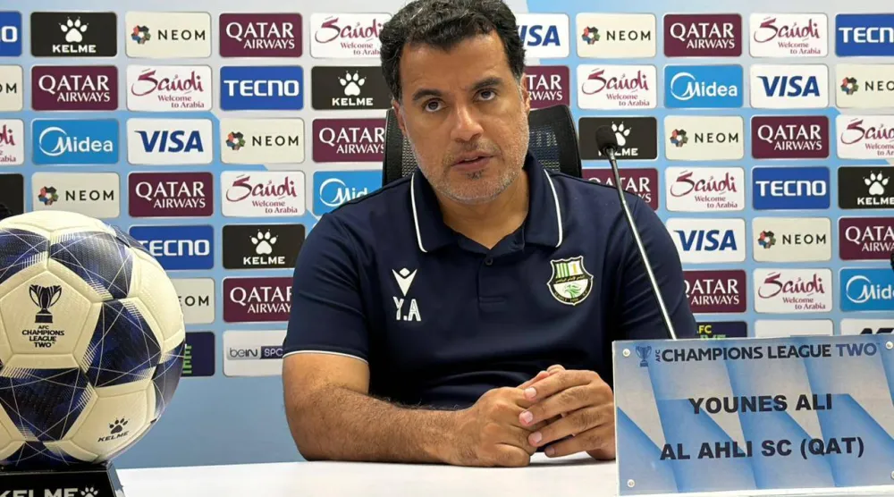 يونس علي مدرب فريق الأهلي القطري (الشرق الأوسط) 