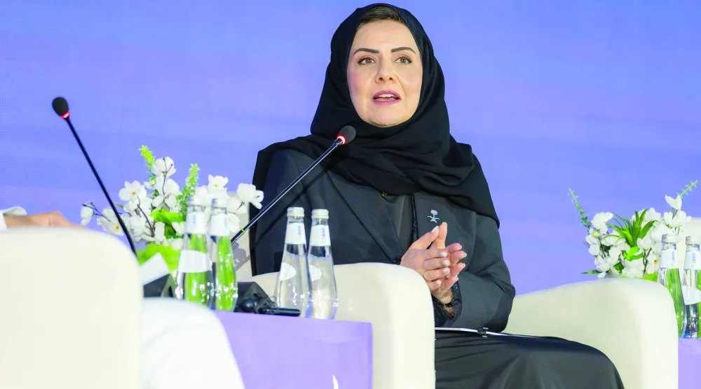 
هلا التويجري رئيسة هيئة حقوق الإنسان في السعودية خلال إحدى جلسات المنتدى (منتدى الاستثمار الرياضي)