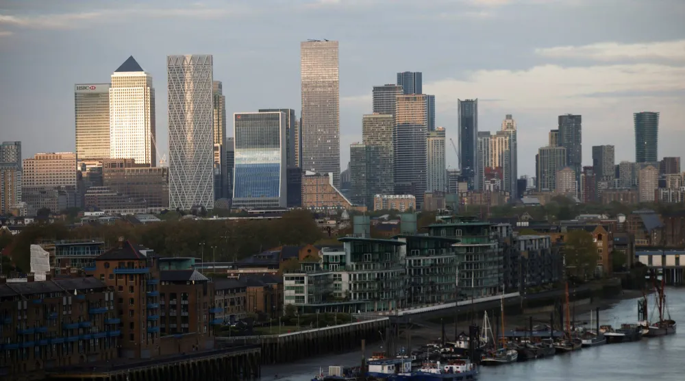 ناطحات السحاب في الحي المالي لمدينة لندن (رويترز)