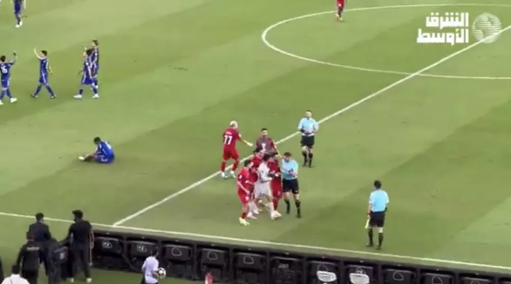 محاولات إماراتية لإثناء الحكم عن قراره بعدم احتساب هدف شباب الأهلي في شباك ماتشيدا (الشرق الأوسط)