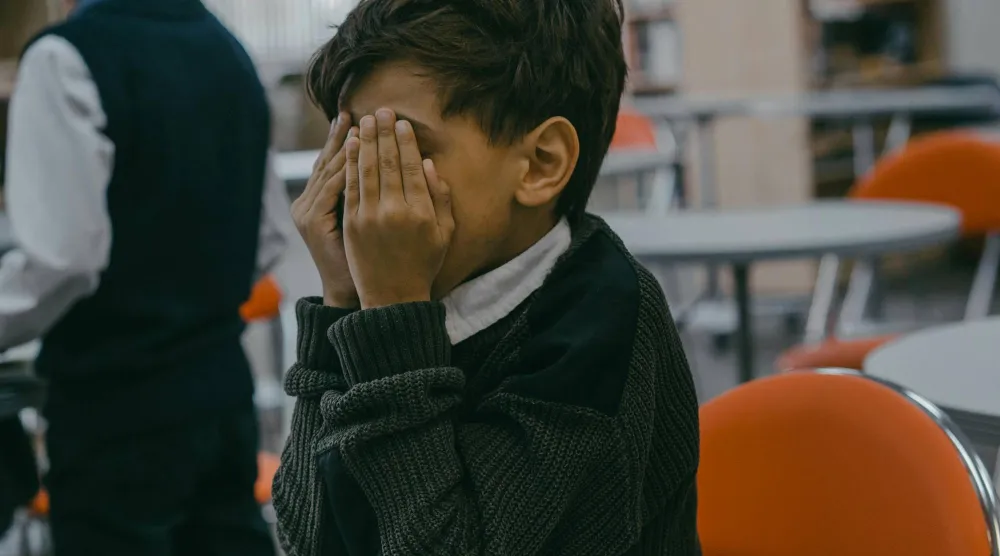 التعرض للإساءة في مرحلة الطفولة قد يزيد خطر الإصابة بالسرطان بعد عقود (بيكسلز)