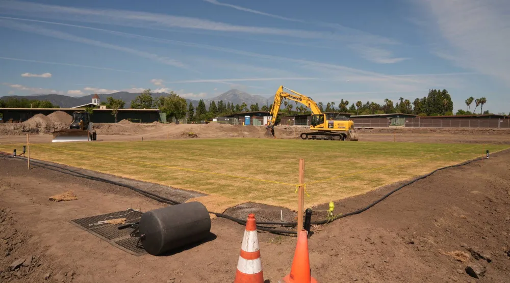 سيقام الملعب المؤقت في بومونا بجنوب كاليفورنيا (أ.ب)