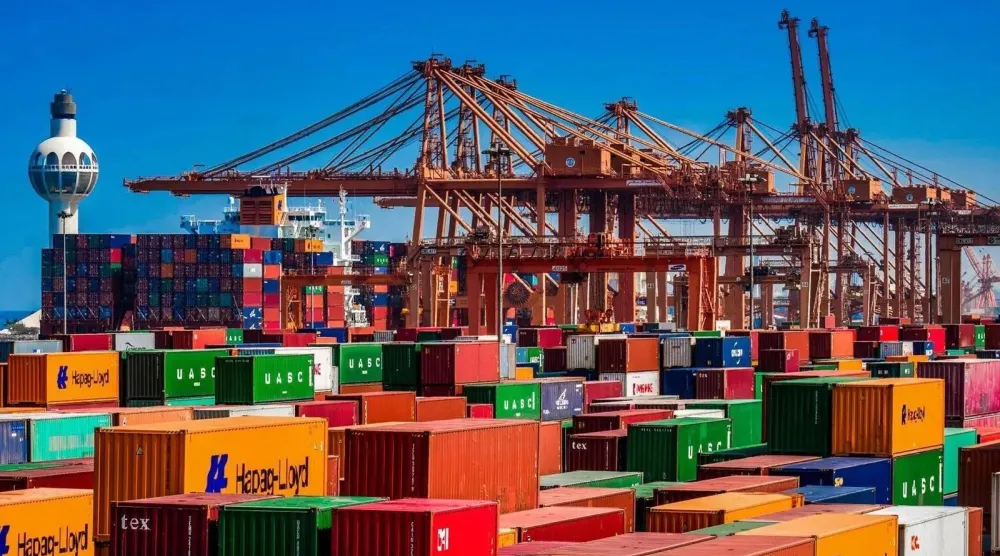 مجموعة حاويات في أحد الموانئ السعودية (واس)