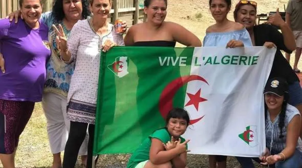 بعض أحفاد المنفيين في كاليدونيا الجديدة (حسابات ناشطين سياسيين)