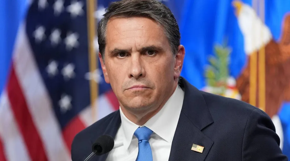 تود بلانش القائم بأعمال وزير العدل الأميركي في مؤتمر صحافي (أ.ب)