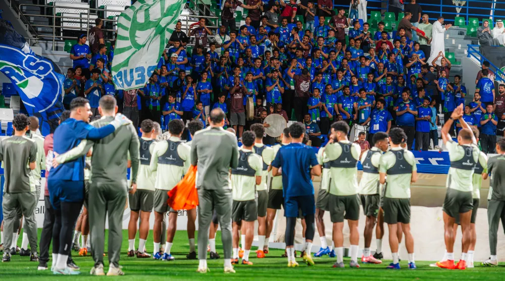 الفتح تلقى دعما استثنائيا من جماهيره خلال التدريبات الأخيرة (موقع النادي)