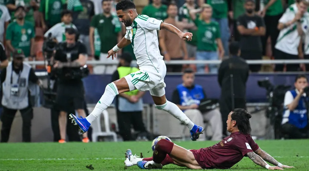 رياض محرز أحد أبرز أوراق الأهلي في البطولة (تصوير: علي خمج)