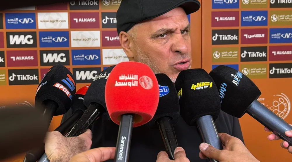 بن زكري في حديثه لممثلي وسائل الإعلام (الشرق الأوسط)