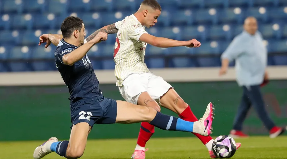 أريسلون لدى تسجيله الهدف الأول لضمك (نادي ضمك)