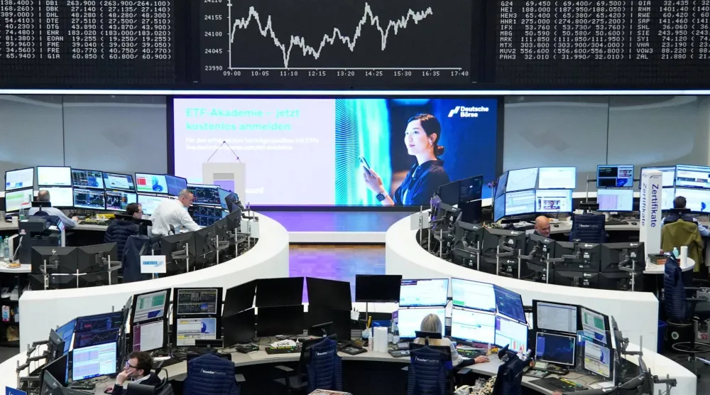 مخطط مؤشر الأسهم الألماني «داكس» في بورصة فرانكفورت (رويترز)