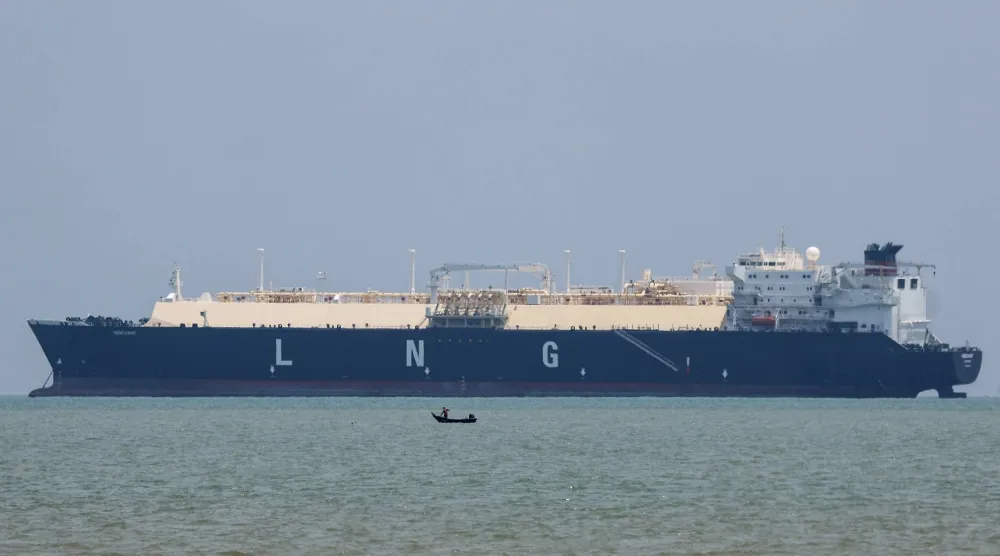 ناقلة الغاز الطبيعي المُسال «ميرشانت» في مضيق ملقا (إ.ب.أ)