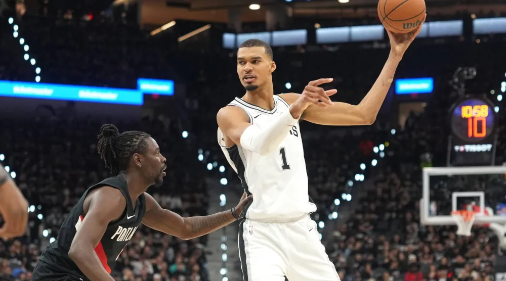 النجم الفرنسي فيكتور ويمبانياما (رويترز)