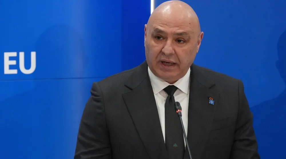 الرئيس اللبناني جوزيف عون يلقي كلمته في الاجتماع غير الرسمي لقادة دول الاتحاد الأوروبي في قبرص (أ.ب)