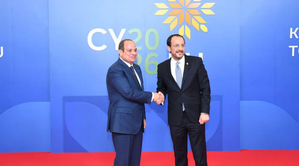 الرئيس المصري عبد الفتاح السيسي ونظيره القبرصي نيكوس خريستودوليدس على هامش مشاركته في الاجتماع التشاوري العربي - الأوروبي (الرئاسة المصرية)