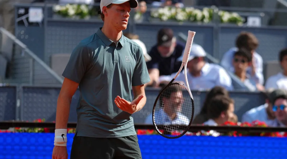 الإيطالي يانيك سينر يتألق في مدريد (أ.ب)