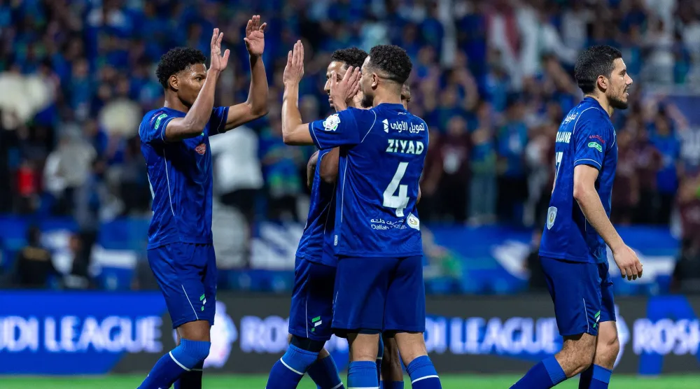 لاعبو الفتح يحتفلون بفوزهم على الخليج (تصوير: عيسى الدبيسي)