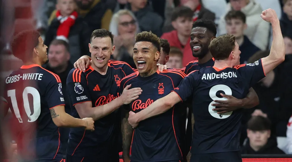 إيغور جيسوس لاعب نوتنغهام يحتفل بهدفه في سندرلاند (رويترز)