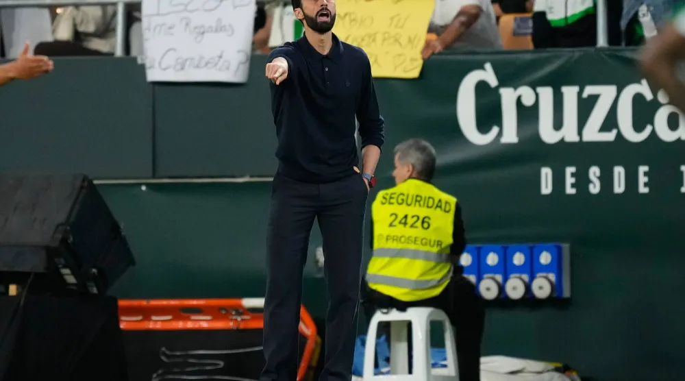 ألفارو أربيلوا المدير الفني لفريق ريال مدريد الإسباني (أ.ب)