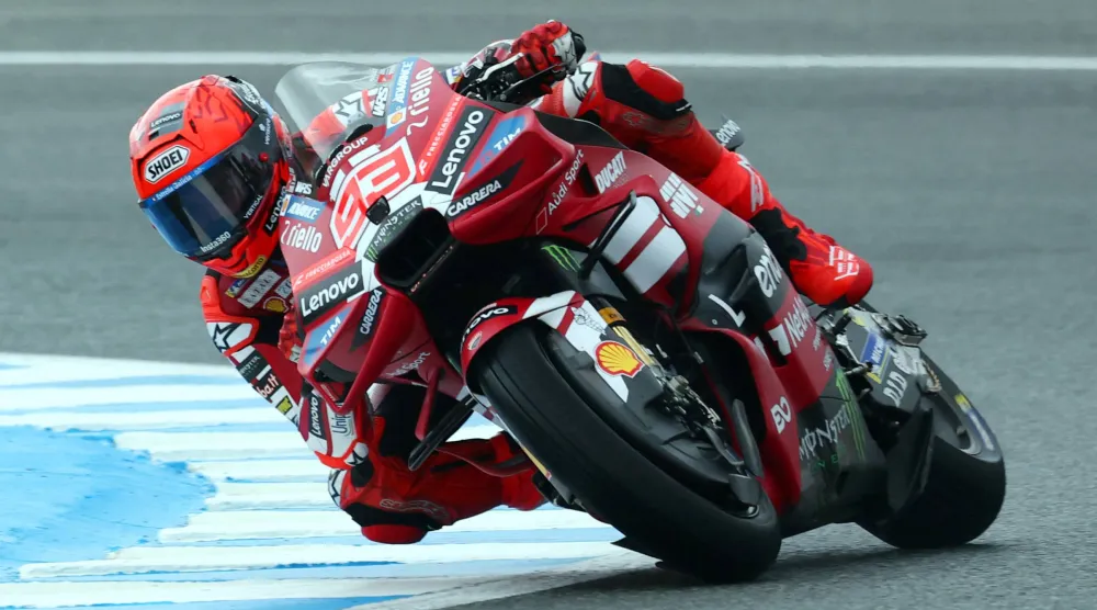 مارك ماركيز متسابق فريق دوكاتي ينطلق أولاً في «خيريز» (أ.ف.ب)