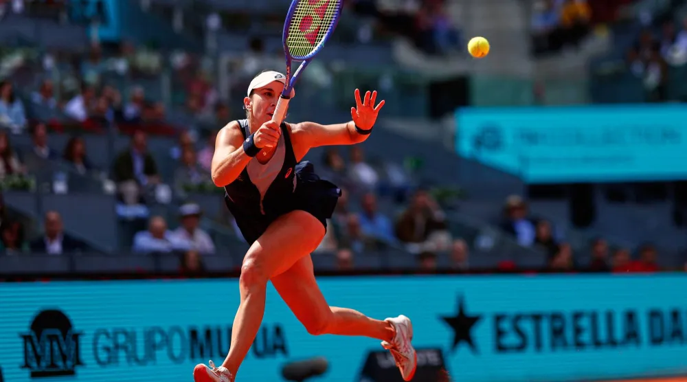 السويسرية بليندا بنشيتش تتألق في مدريد (أ.ب)