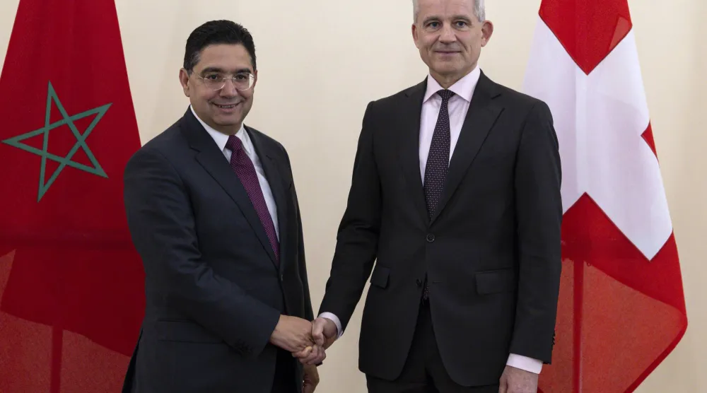 المستشار الفيدرالي السويسري بيث جانس مستقبلاً وزير الشؤون الخارجية المغربية ناصر بوريطة (إ.ب.أ)