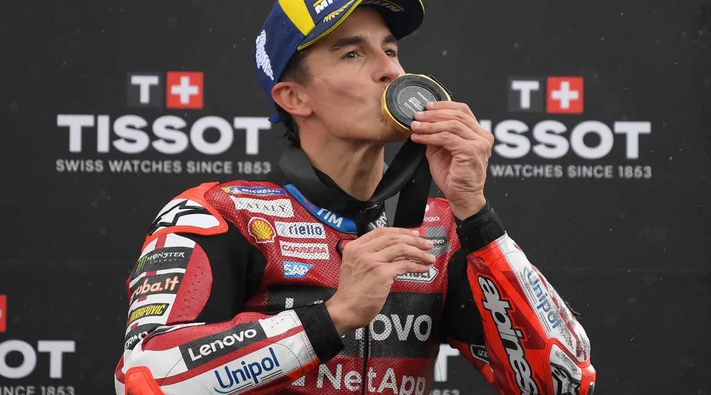 مارك ماركيز متسابق دوكاتي يحتفل بلقب السرعة في خيريز (أ.ف.ب)