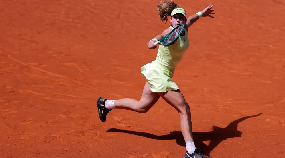 الروسية ميرا أندريفا تتألق في مدريد (أ.ف.ب)