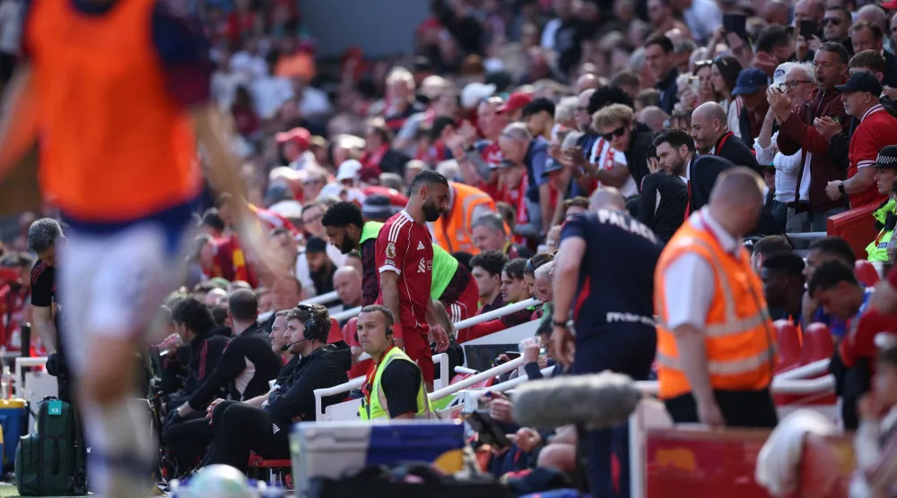 صلاح غادر الملعب وسط تصريحات سلوت الغامضة (إ.ب.أ)