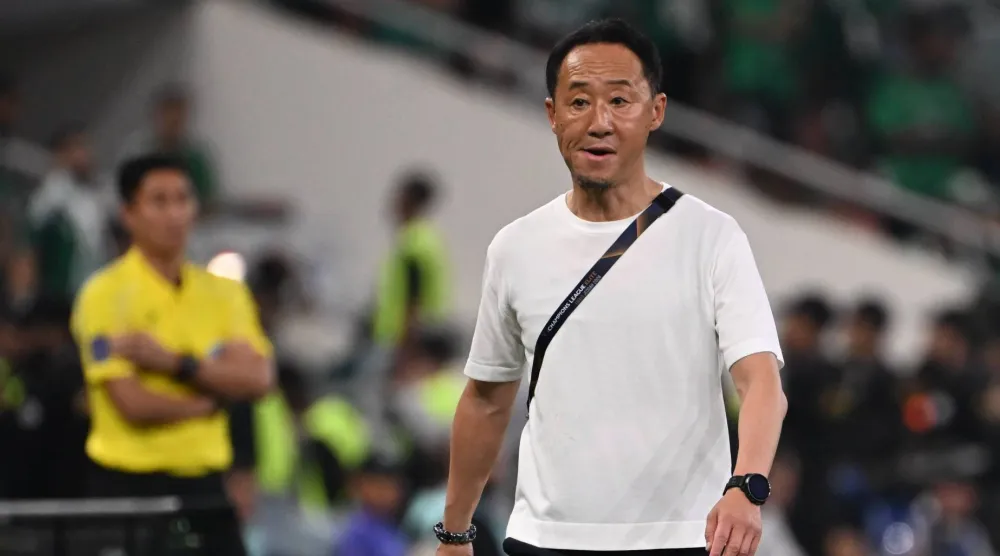 الياباني غو كورودا مدرب فريق ماتشيدا الياباني (تصوير: علي خمج)