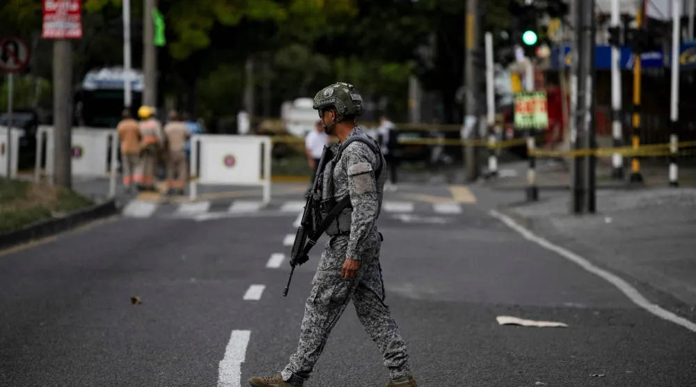 جندي كولومبي (رويترز)