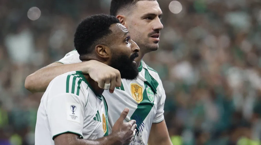 فراس البريكان لاعب فريق الأهلي يحتفل بالهدف (رويترز)