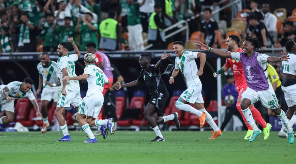 فرحة أهلاوية بعد إطلاق صافرة النهاية أمام ماتشيدا (أ.ف.ب)