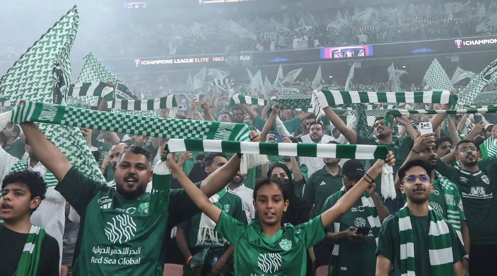 جماهير أهلاوية خلال مساندة فريقها في النهائي الآسيوي (أ.ف.ب)