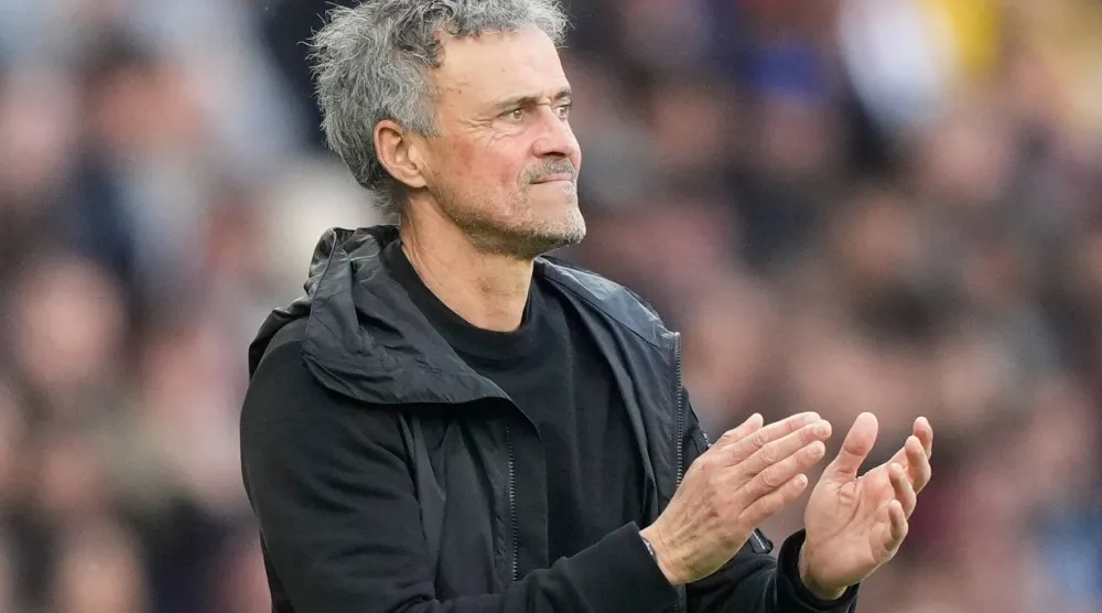 لويس إنريكي، مدرب باريس سان جيرمان (أ.ب)