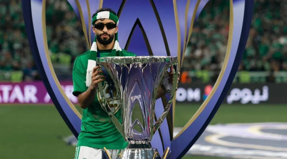 صالح أبو الشامات، لاعب النادي الأهلي (النادي الأهلي) 