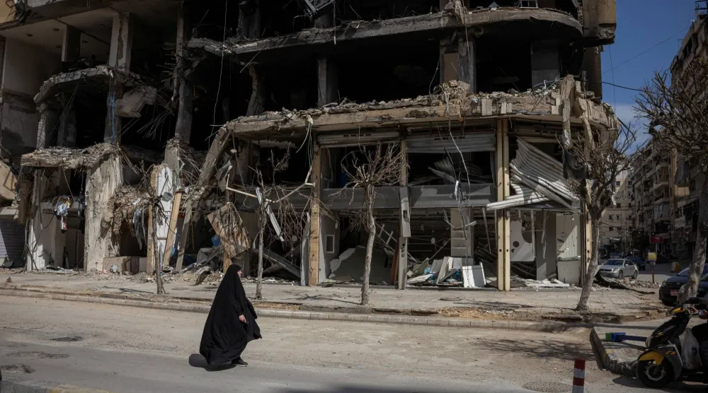 جانب من الدمار اللاحق بمباني الضاحية الجنوبية لبيروت (رويترز)