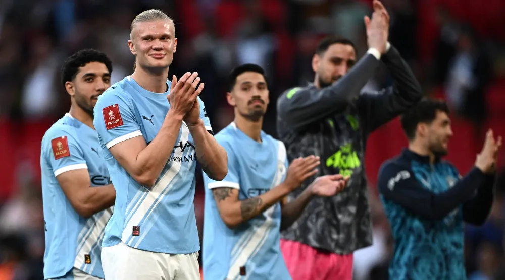 من موسم دون ألقاب إلى حلم الثلاثية... مانشستر سيتي في طريقه نحو تاريخ جديد (رويترز)